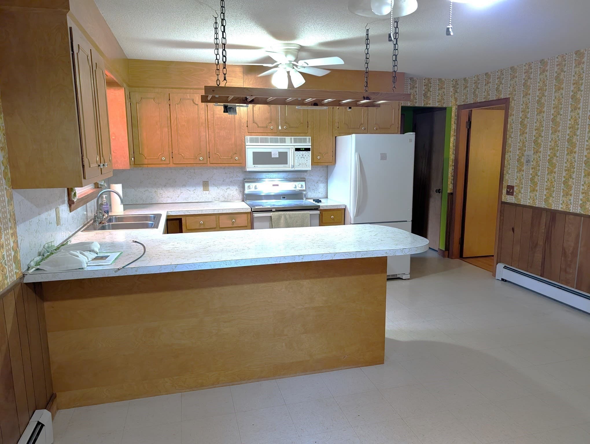 Single Family Residence at 7 Allen St, West Brookfield MA 01585, West Brookfield, photo 8 of 25