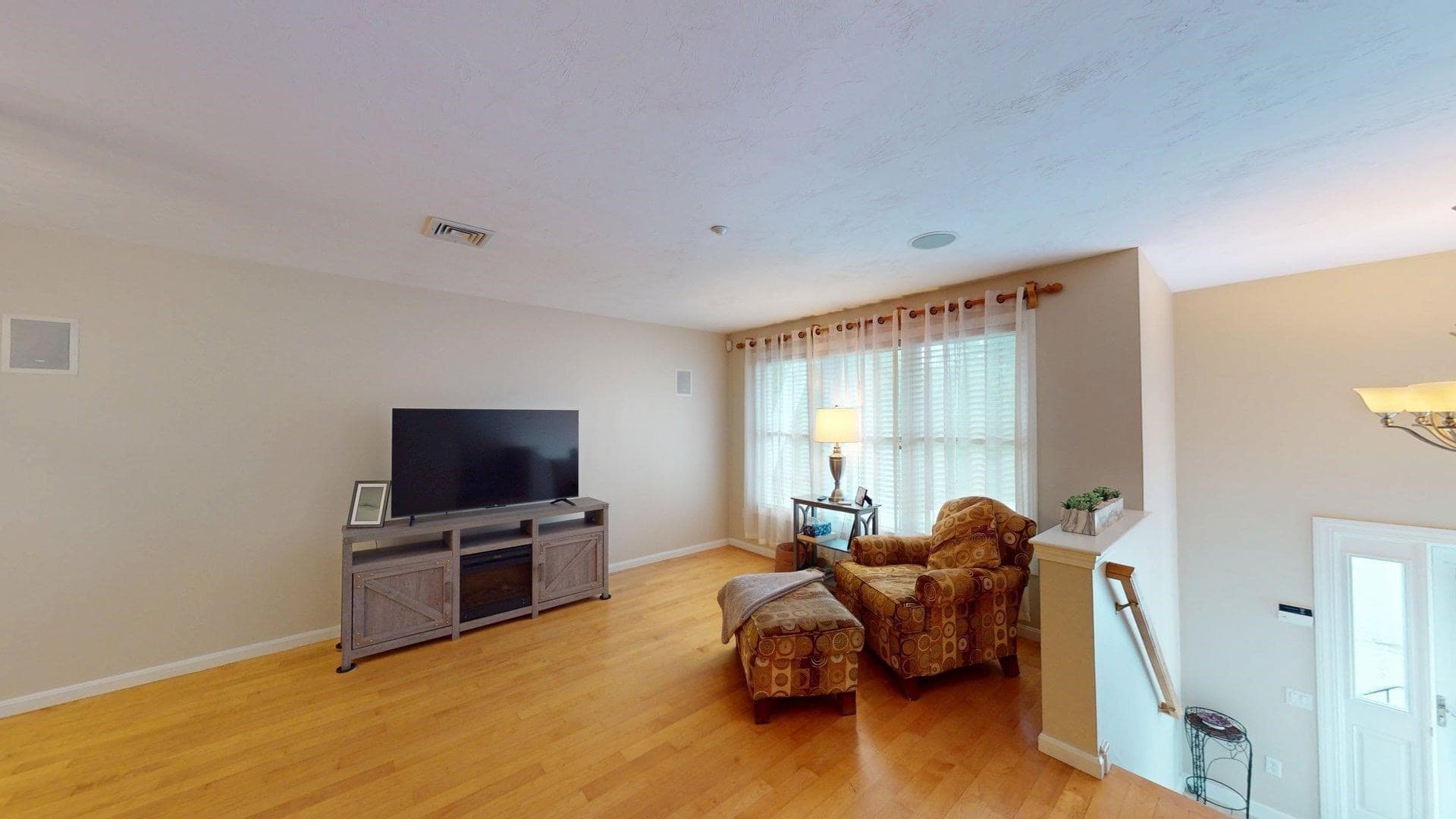 Condominium at 660 Thacher # 02, Attleboro MA 02703, Attleboro, photo 3 of 35