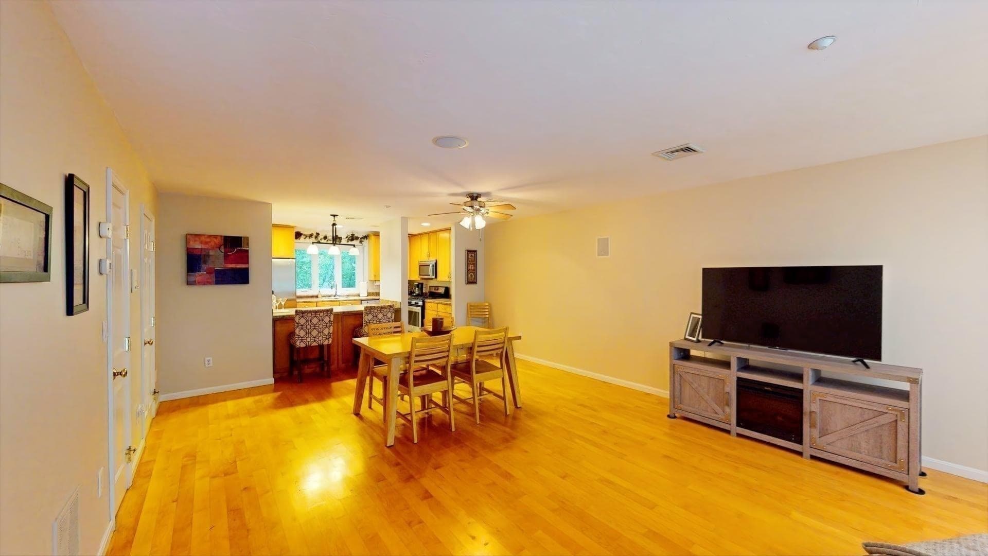 Condominium at 660 Thacher # 02, Attleboro MA 02703, Attleboro, photo 5 of 35