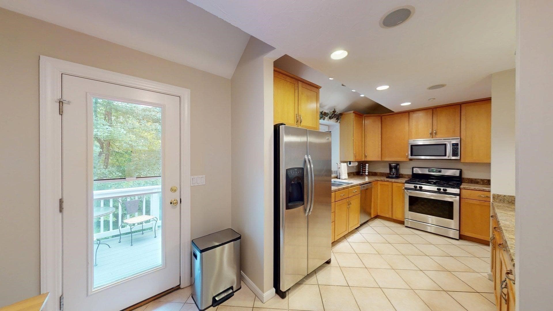 Condominium at 660 Thacher # 02, Attleboro MA 02703, Attleboro, photo 9 of 35