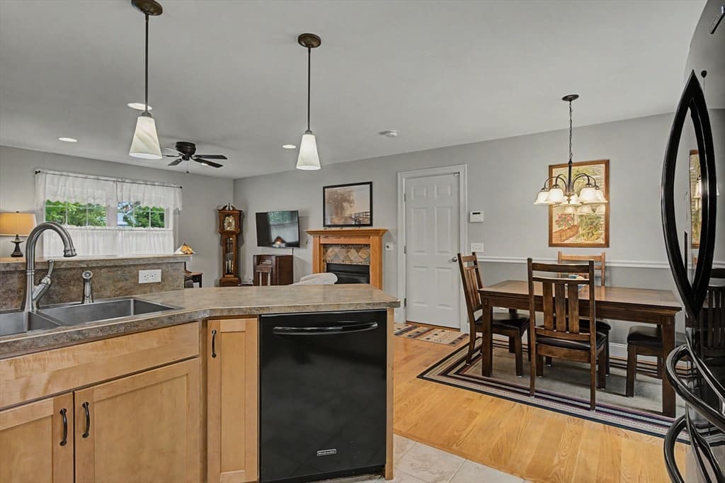 Single Family Residence at 4 Mckinley Ave, Easthampton MA 01027, Easthampton, photo 7 of 36