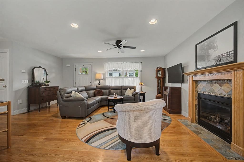 Single Family Residence at 4 Mckinley Ave, Easthampton MA 01027, Easthampton, photo 11 of 36