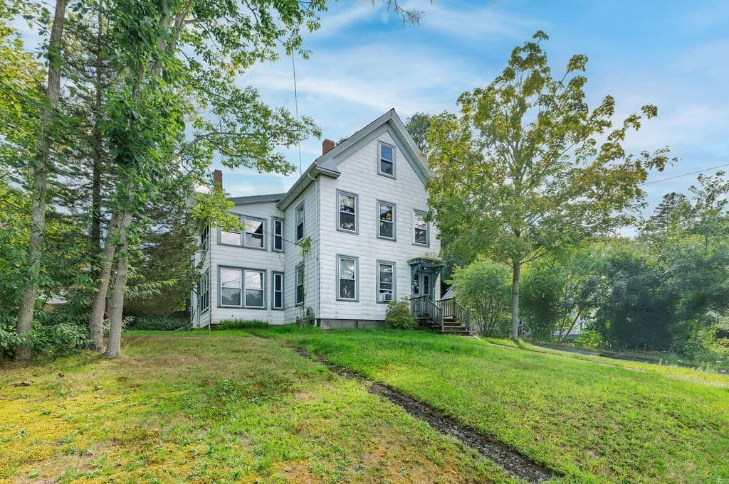 46 Hollis St, Weymouth MA 02190