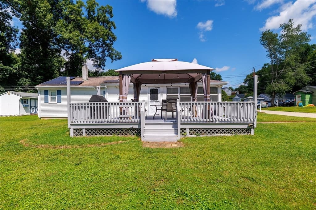 Single Family Residence at 1 Freeman Ave, Webster MA 01570, Webster, photo 3 of 31