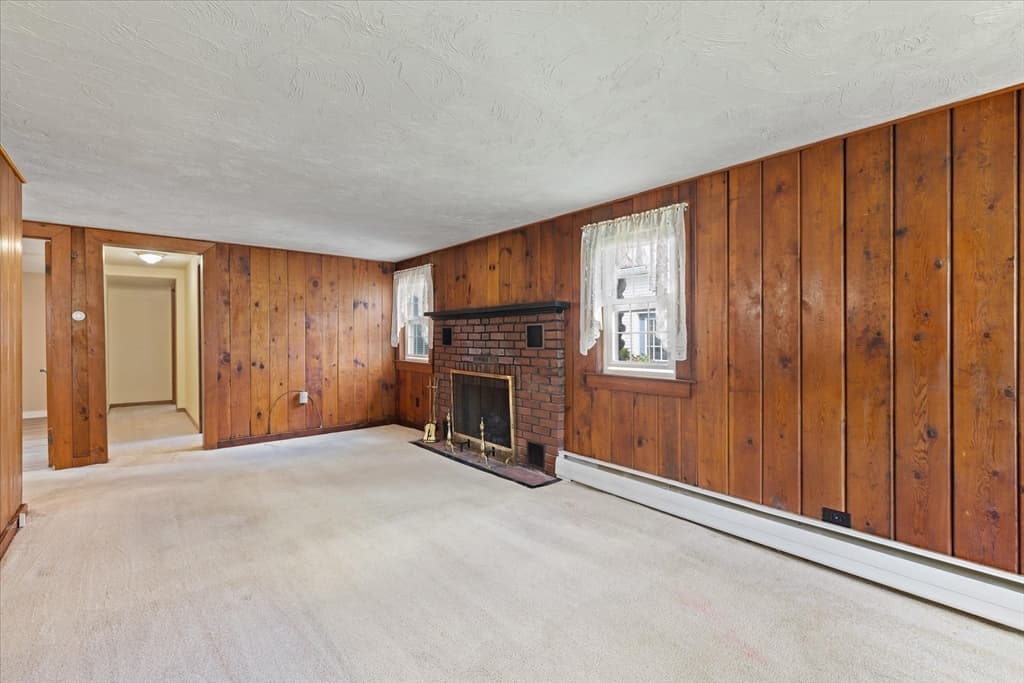 Single Family Residence at 1 Freeman Ave, Webster MA 01570, Webster, photo 9 of 31