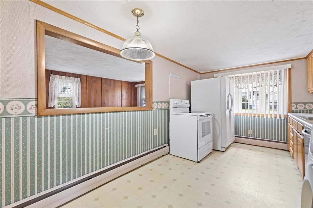 Single Family Residence at 1 Freeman Ave, Webster MA 01570, Webster, photo 14 of 31