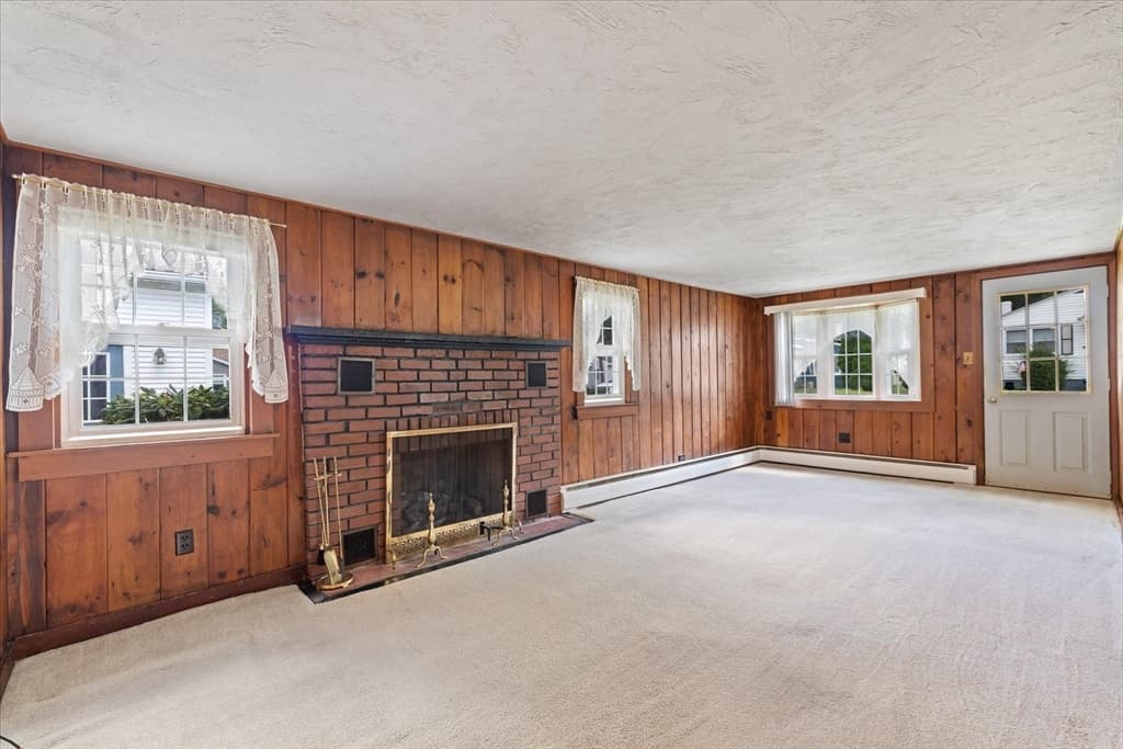 Single Family Residence at 1 Freeman Ave, Webster MA 01570, Webster, photo 11 of 31