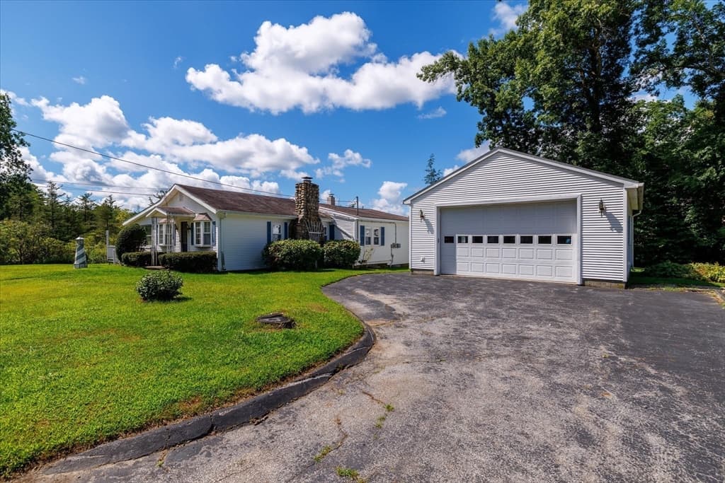 Single Family Residence at 1 Freeman Ave, Webster MA 01570, Webster, photo 4 of 31