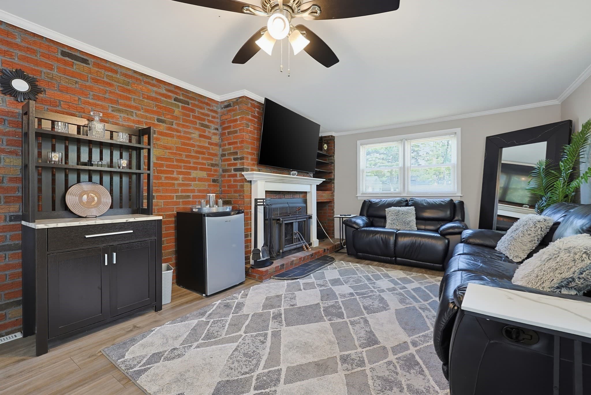 Single Family Residence at 8 Pontiac Rd, Walpole MA 02081, photo 13 of 37