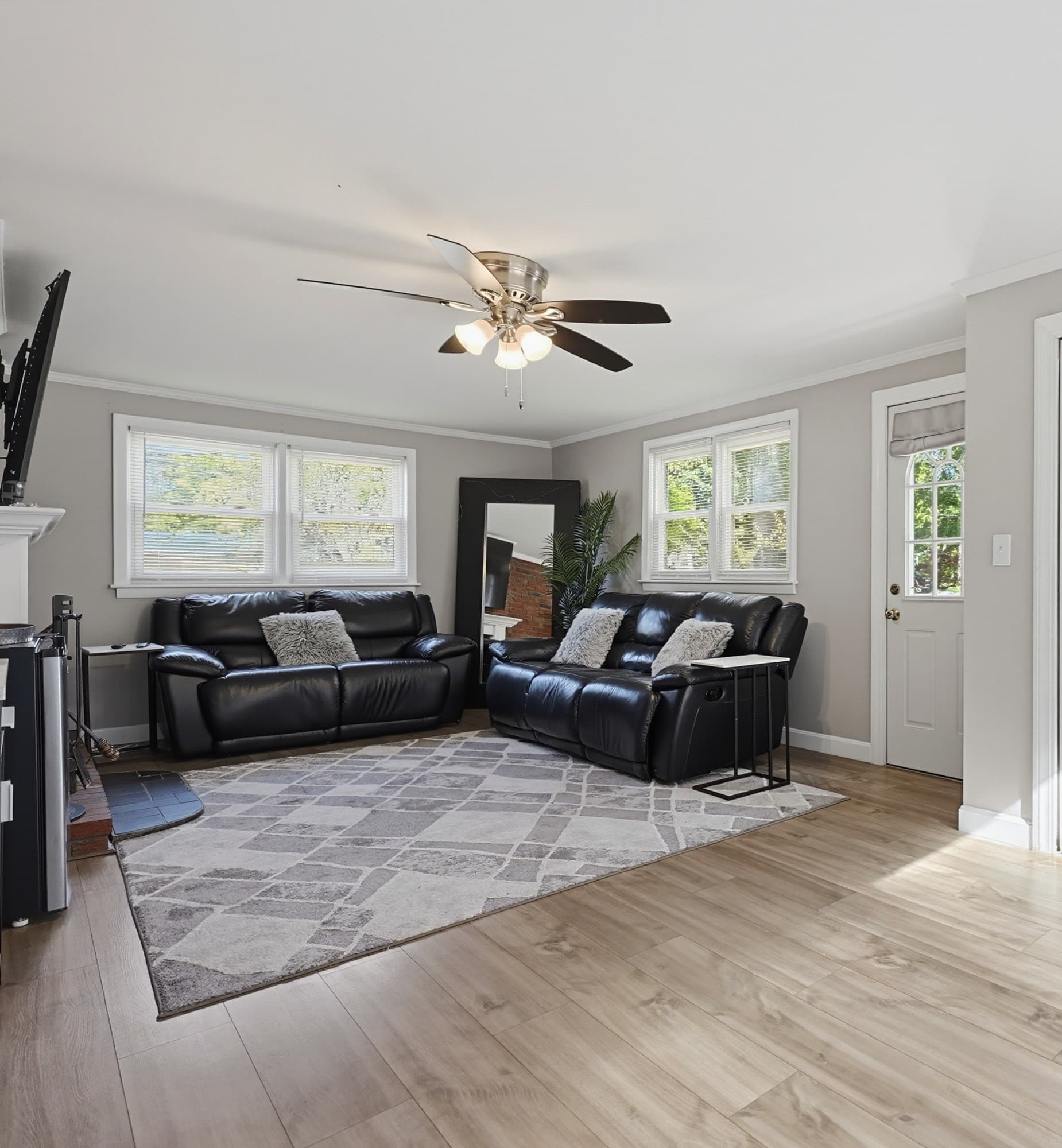 Single Family Residence at 8 Pontiac Rd, Walpole MA 02081, photo 12 of 37
