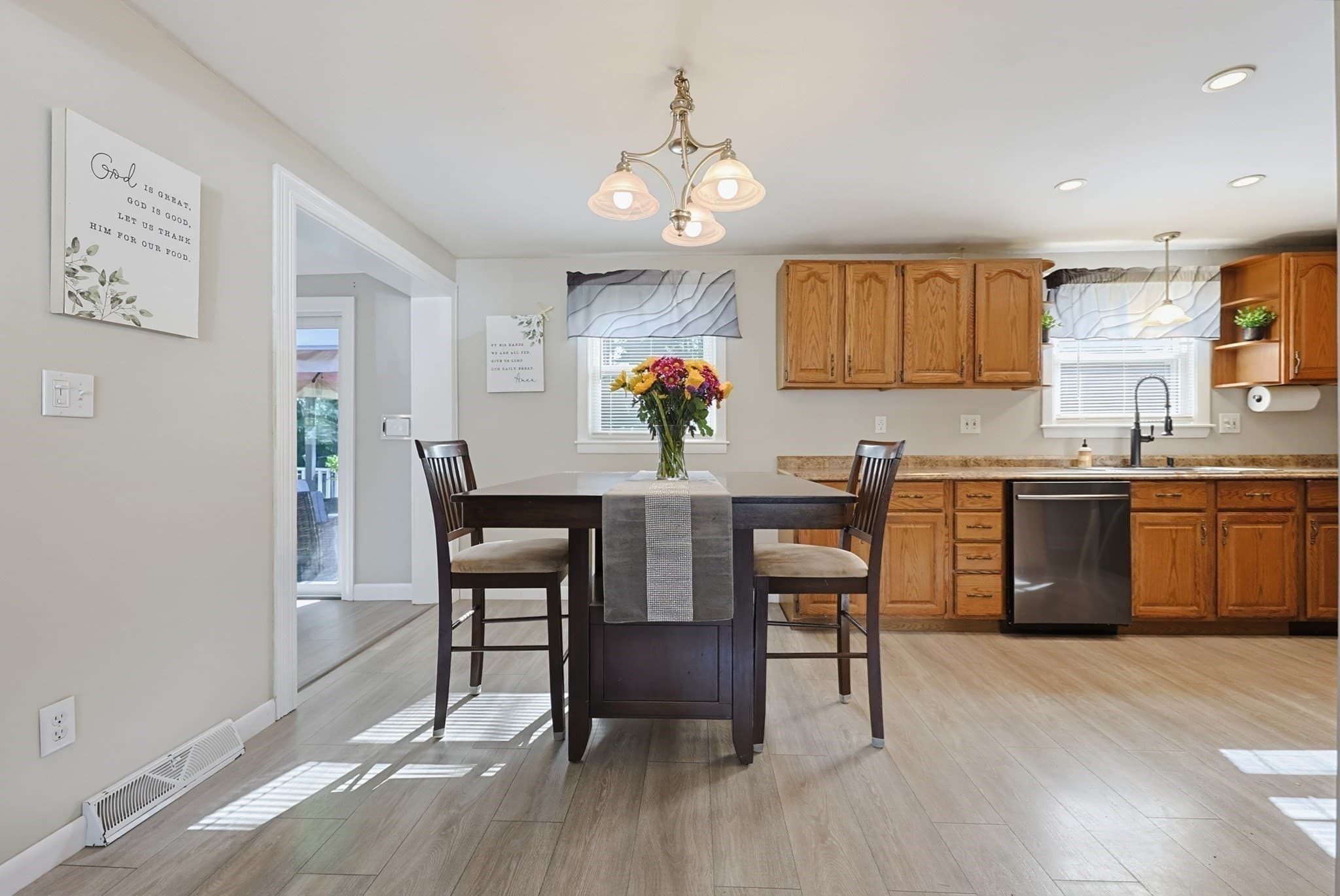 Single Family Residence at 8 Pontiac Rd, Walpole MA 02081, photo 7 of 37