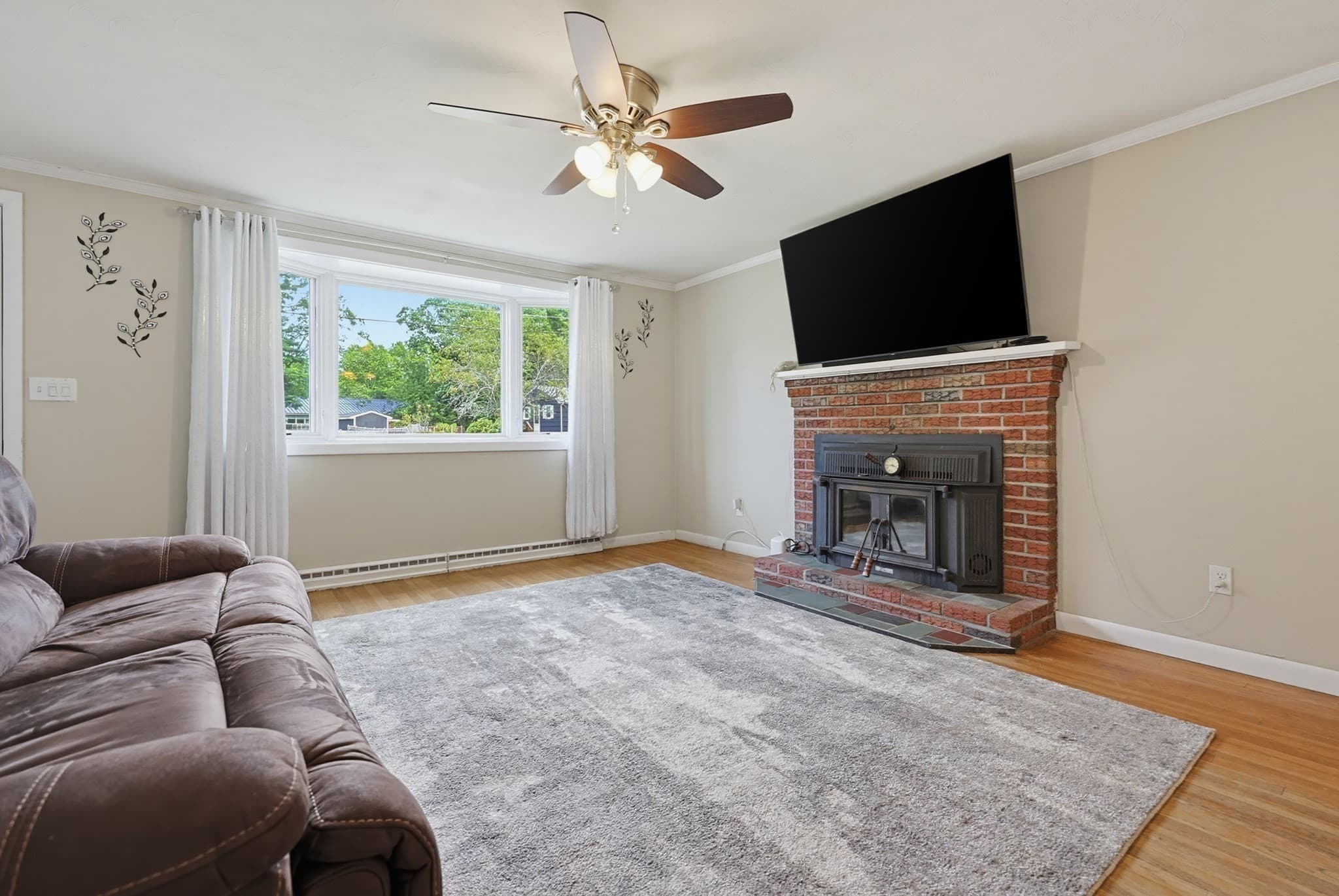 Single Family Residence at 8 Pontiac Rd, Walpole MA 02081, photo 5 of 37