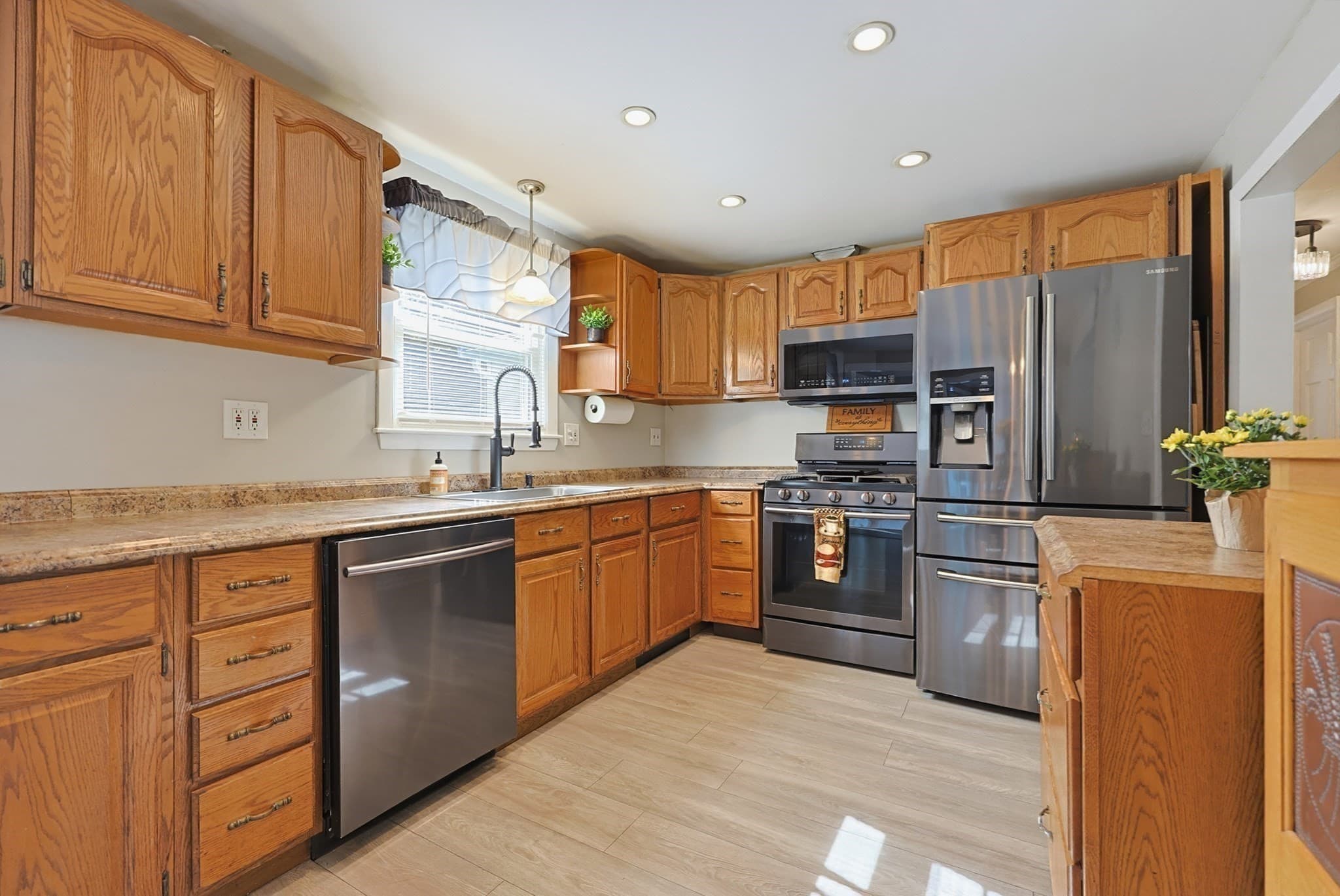 Single Family Residence at 8 Pontiac Rd, Walpole MA 02081, photo 9 of 37