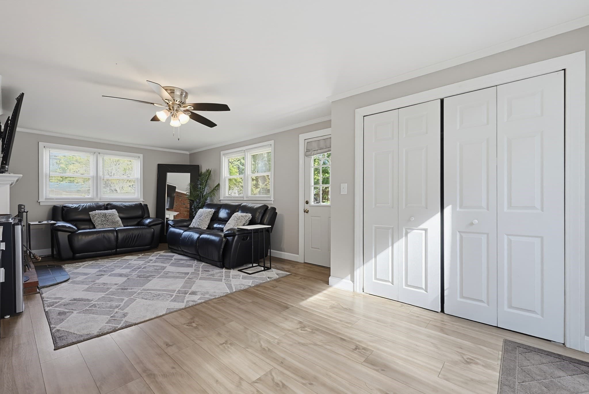 Single Family Residence at 8 Pontiac Rd, Walpole MA 02081, photo 11 of 37