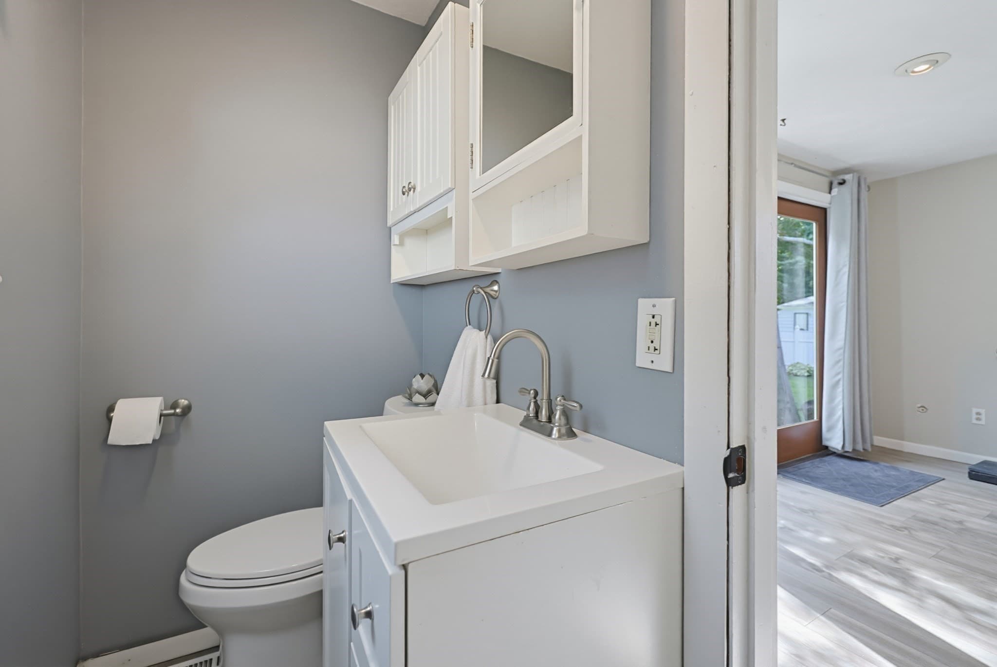Single Family Residence at 8 Pontiac Rd, Walpole MA 02081, photo 19 of 37