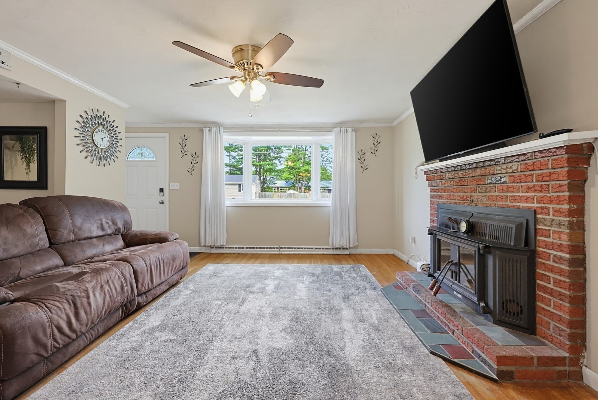 Single Family Residence at 8 Pontiac Rd, Walpole MA 02081, photo 4 of 37