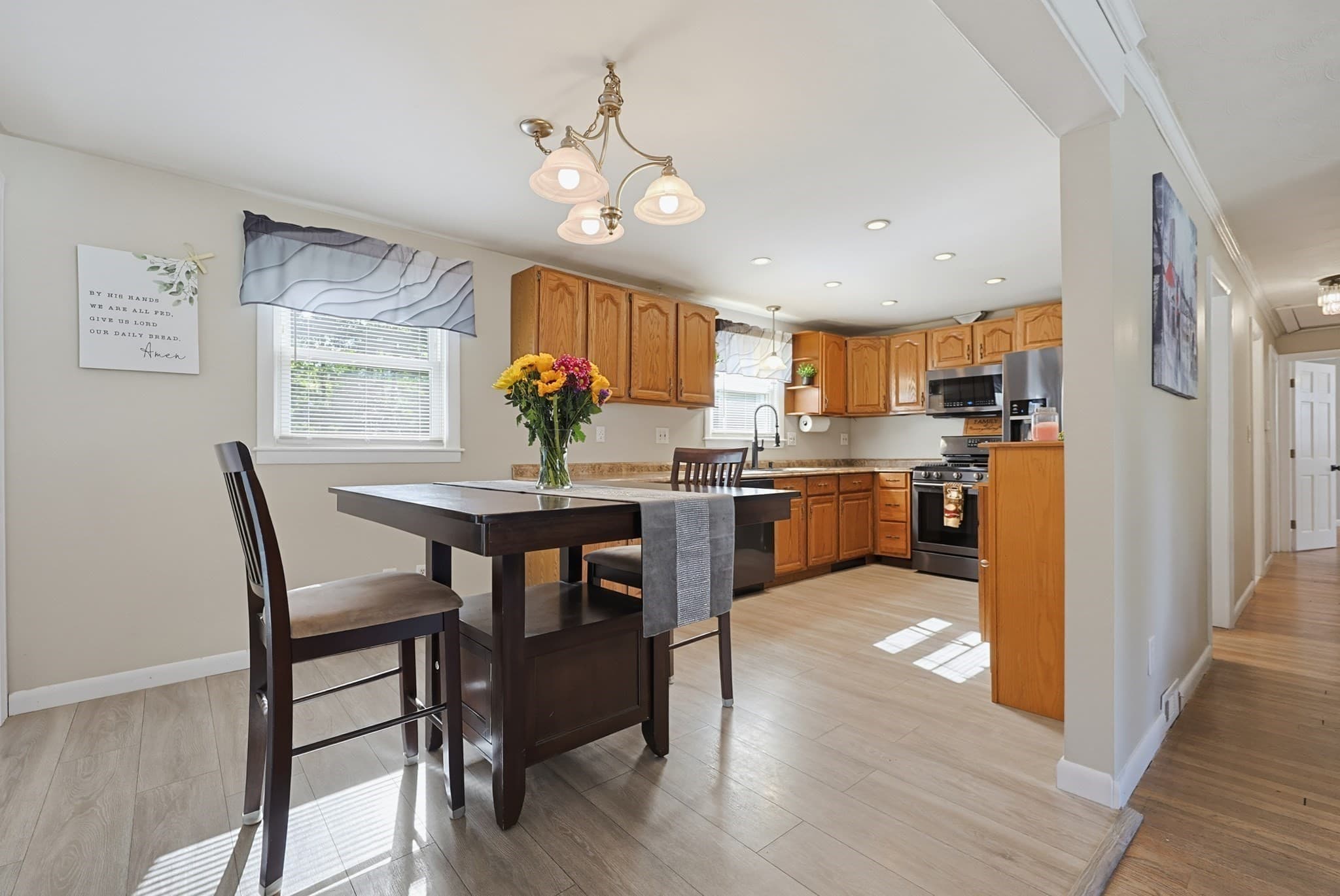 Single Family Residence at 8 Pontiac Rd, Walpole MA 02081, photo 8 of 37