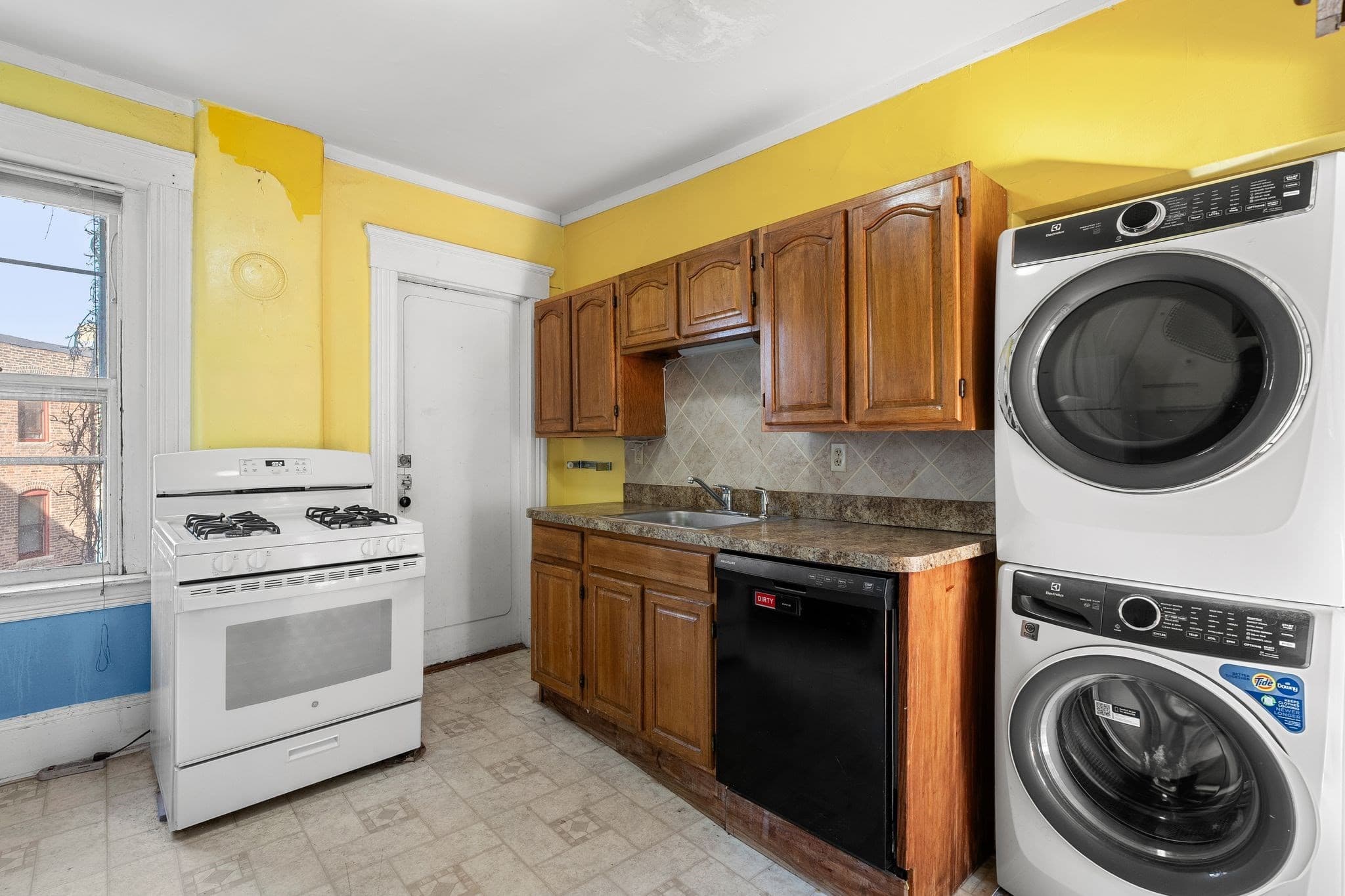 3 Family - 3 Units Up/Down at 26 Parkway Road, Brookline MA 02445, Brookline, photo 36 of 42