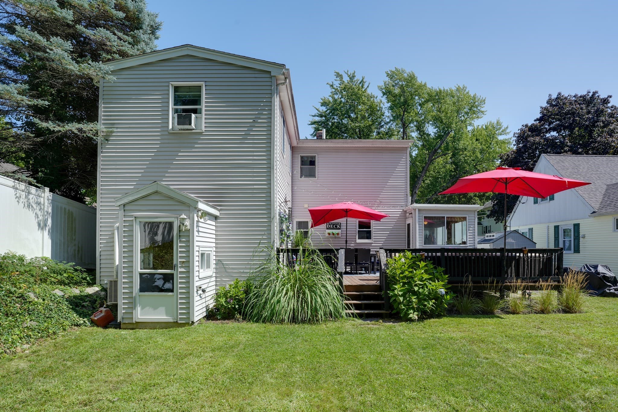 Single Family Residence at 18 Ellis St, Woburn MA 01801, Woburn, photo 6 of 35