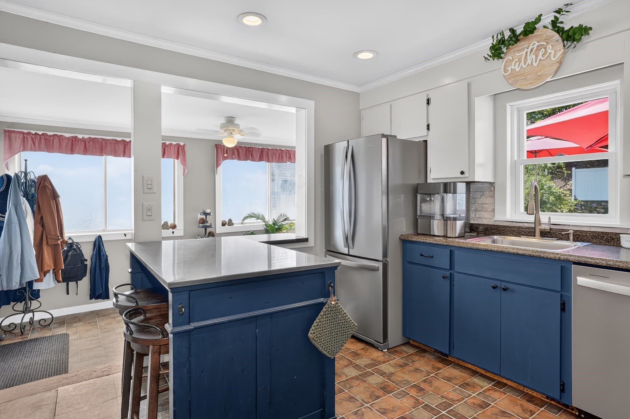 Single Family Residence at 18 Ellis St, Woburn MA 01801, Woburn, photo 12 of 35