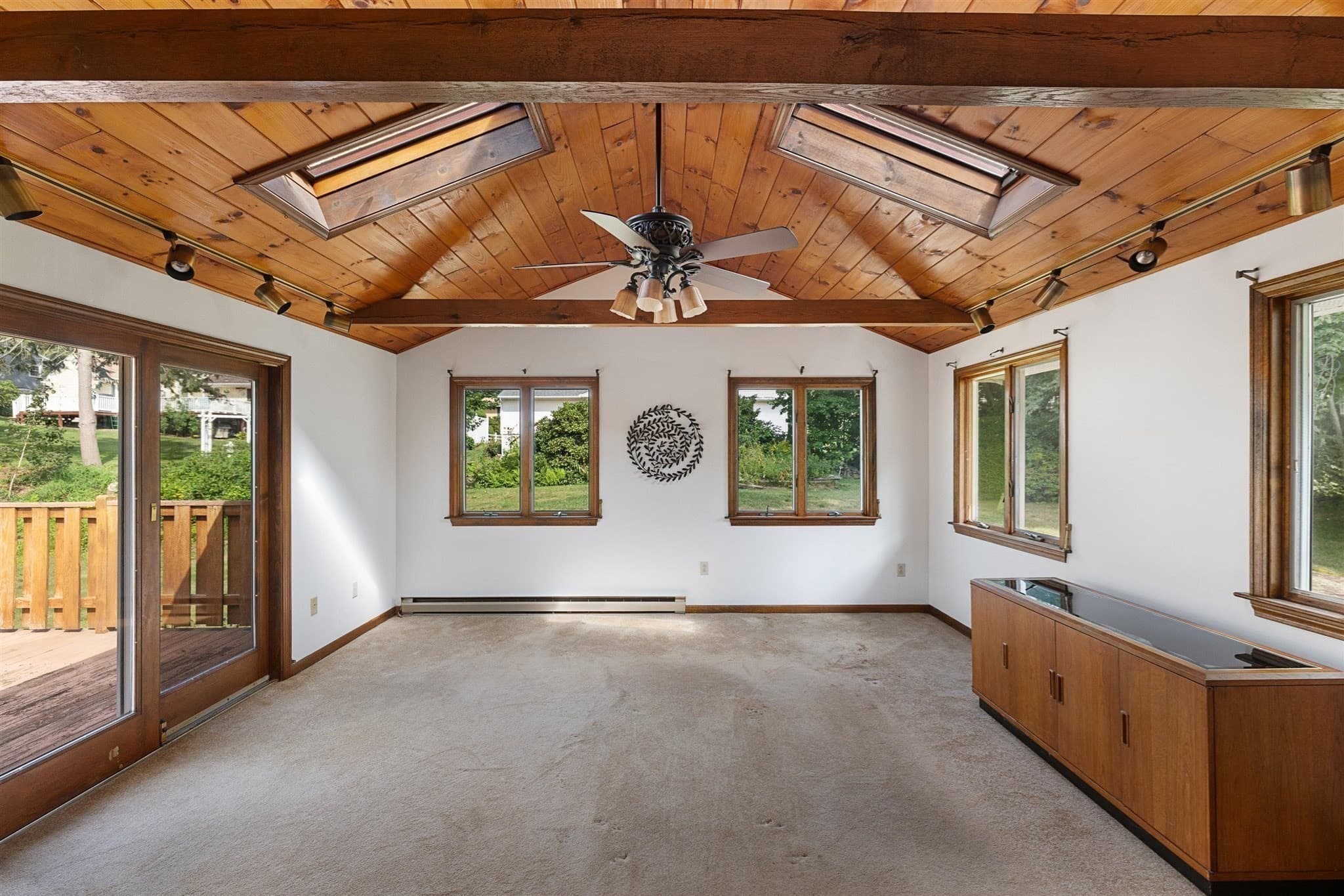 Single Family Residence at 8 Beechwood Dr, Rutland MA 01543, Rutland, photo 12 of 40