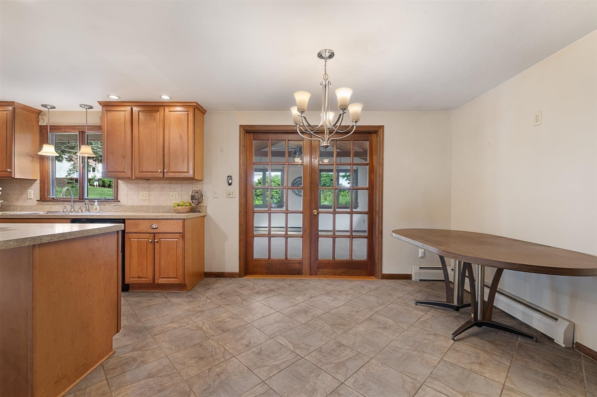 Single Family Residence at 8 Beechwood Dr, Rutland MA 01543, Rutland, photo 7 of 40