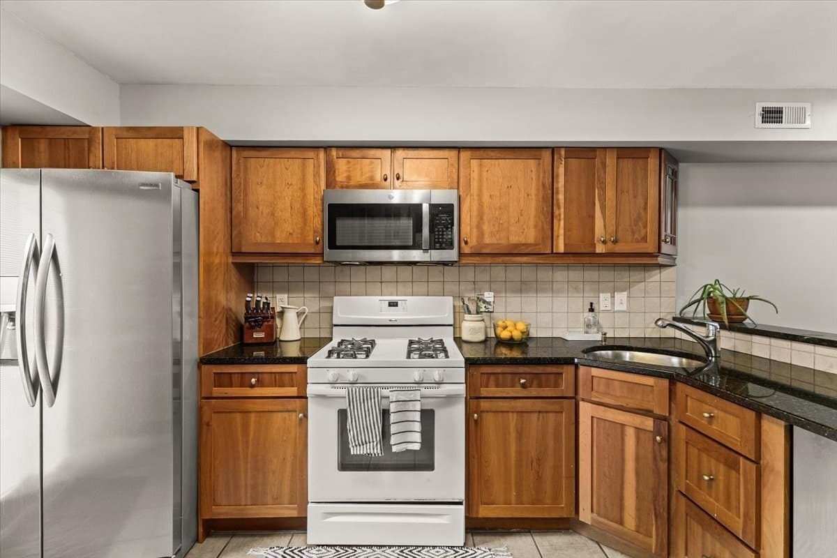 Condominium at 702 Brookline Way # 702, Rockland MA 02370, Rockland, photo 10 of 33