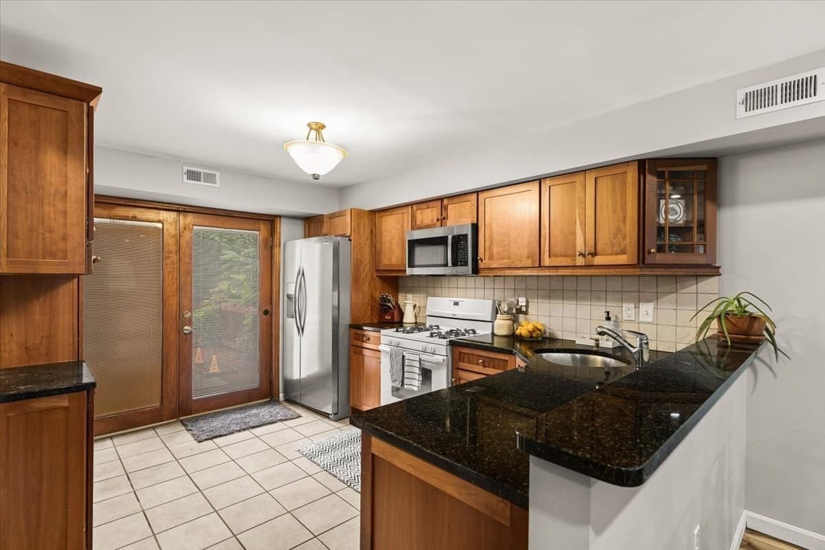 Condominium at 702 Brookline Way # 702, Rockland MA 02370, Rockland, photo 8 of 33