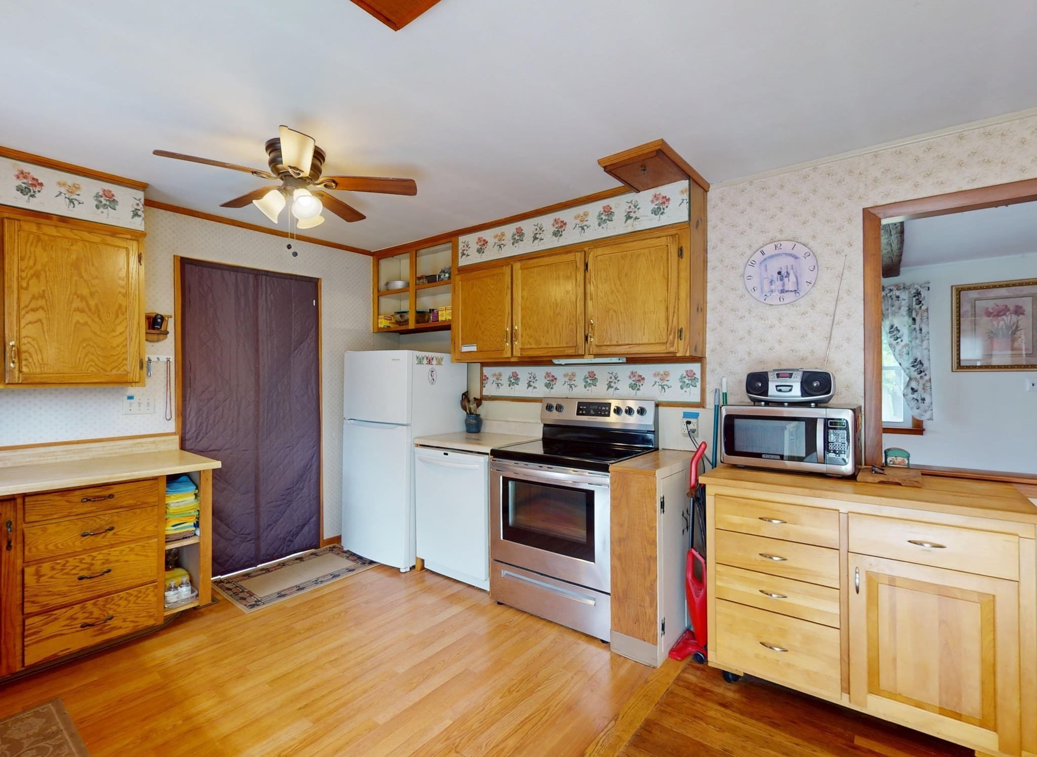 Single Family Residence at 81 Vernon St, Greenfield MA 01301, Greenfield, photo 9 of 36