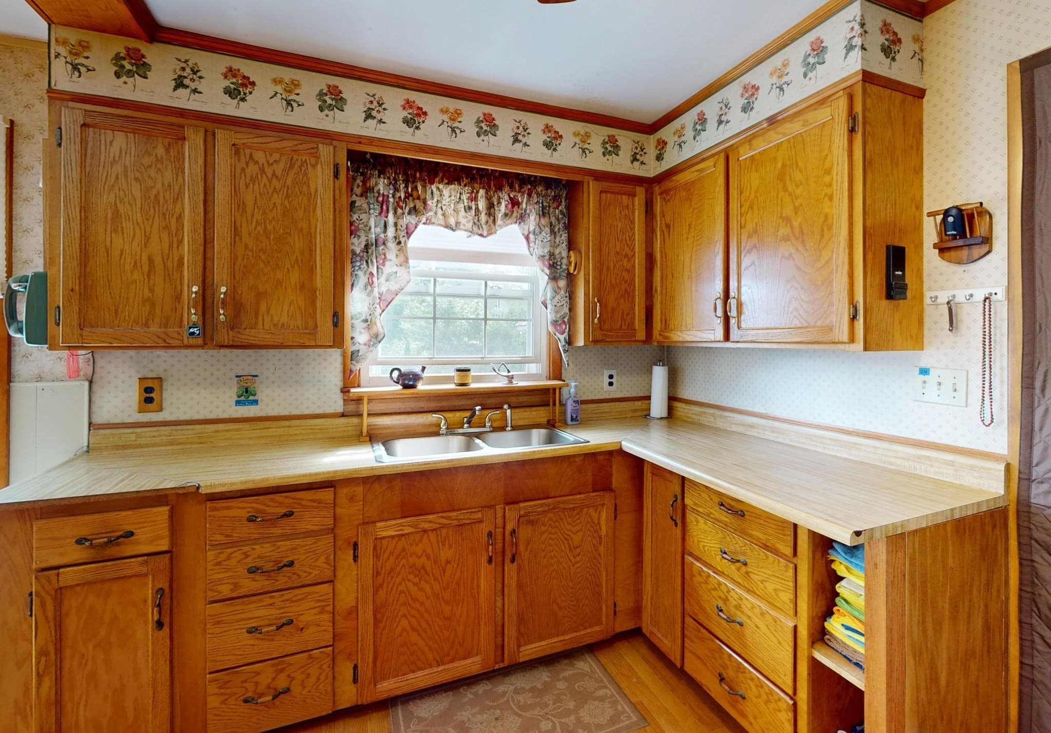 Single Family Residence at 81 Vernon St, Greenfield MA 01301, Greenfield, photo 8 of 36