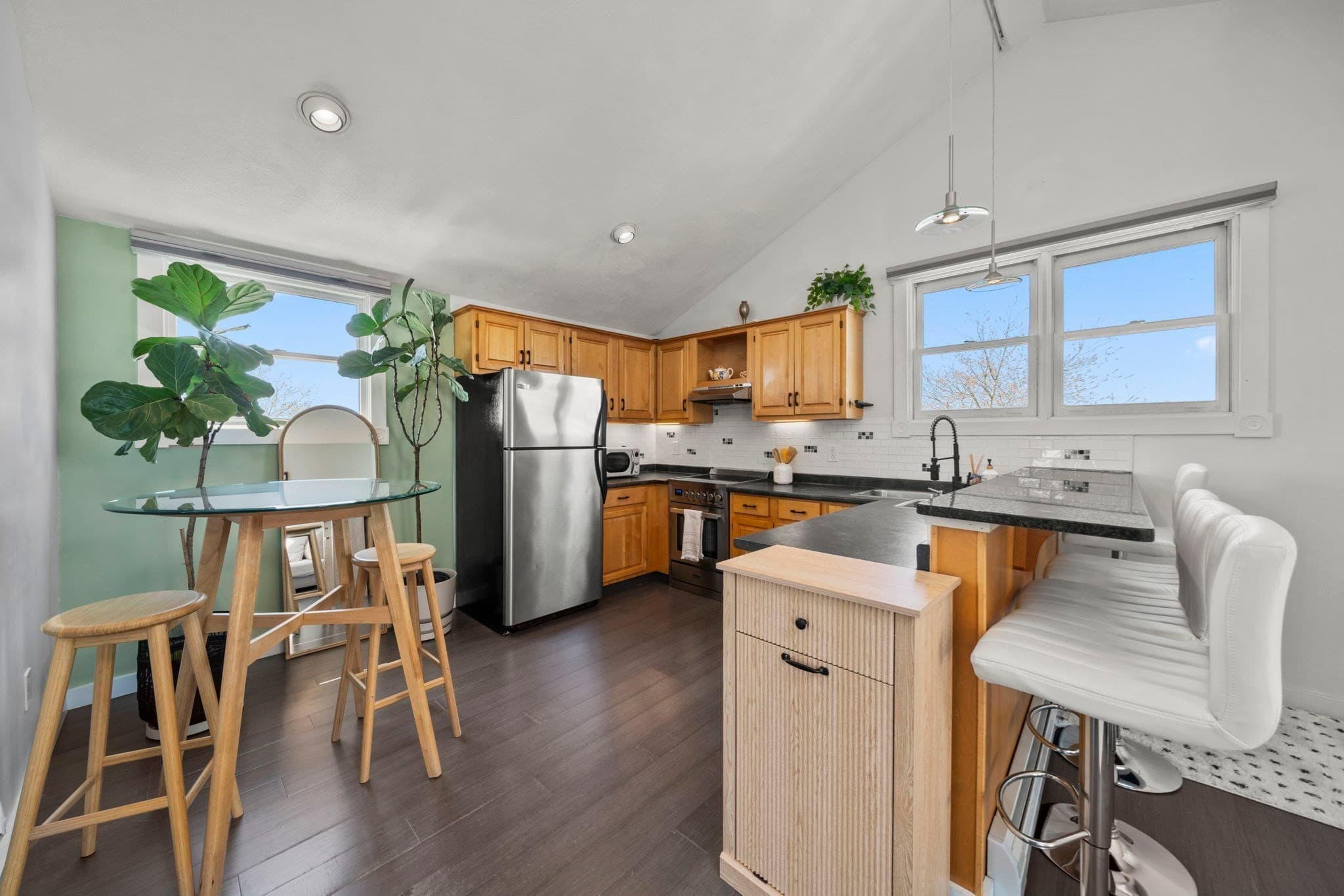 Condominium at 17 Millett St # 3, Gloucester MA 01930, Gloucester, photo 9 of 22