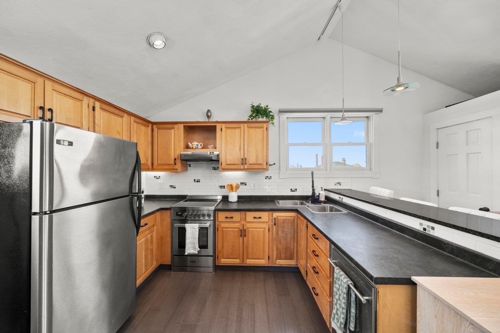 Condominium at 17 Millett St # 3, Gloucester MA 01930, Gloucester, photo 11 of 22