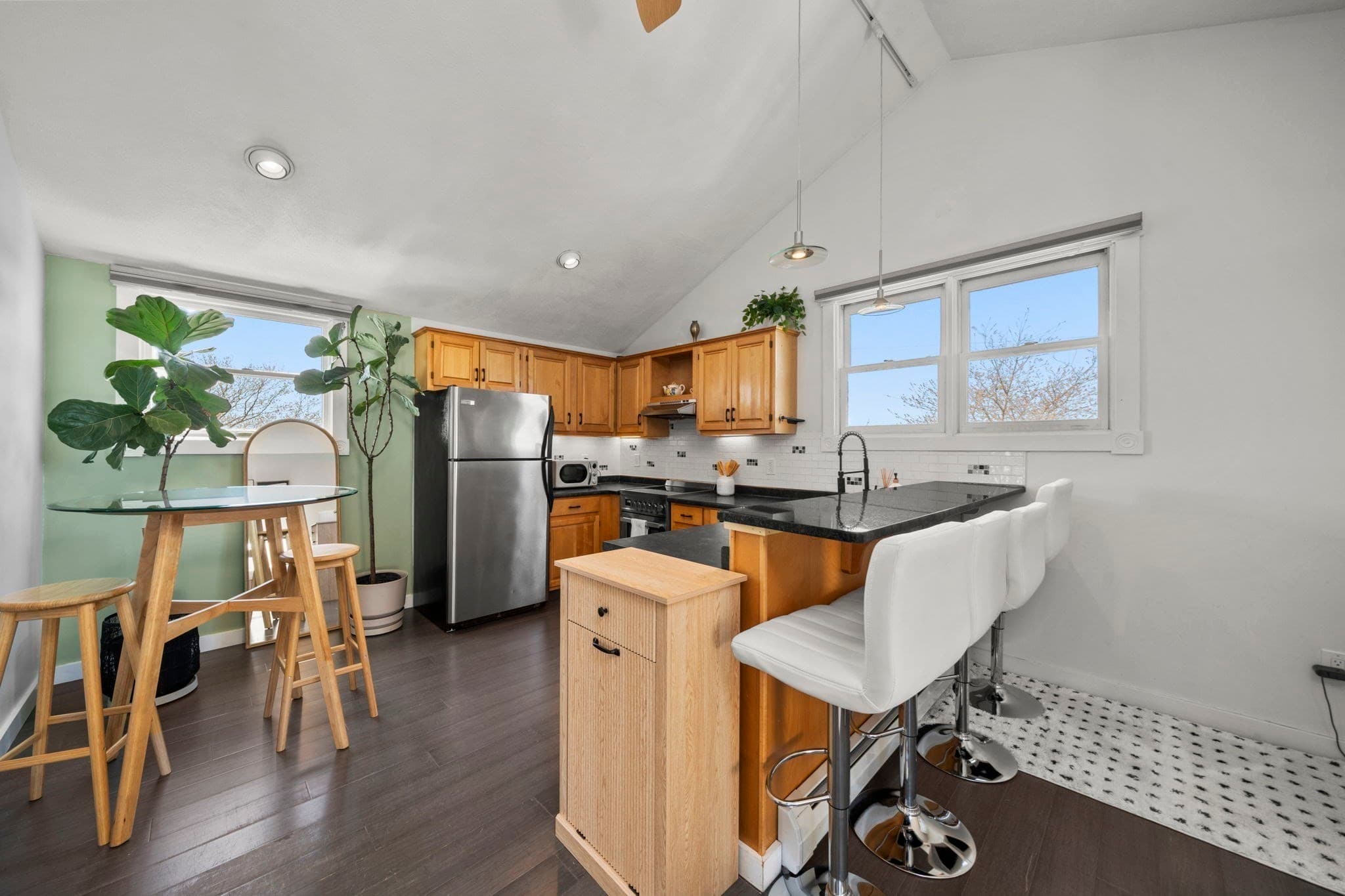 Condominium at 17 Millett St # 3, Gloucester MA 01930, Gloucester, photo 8 of 22