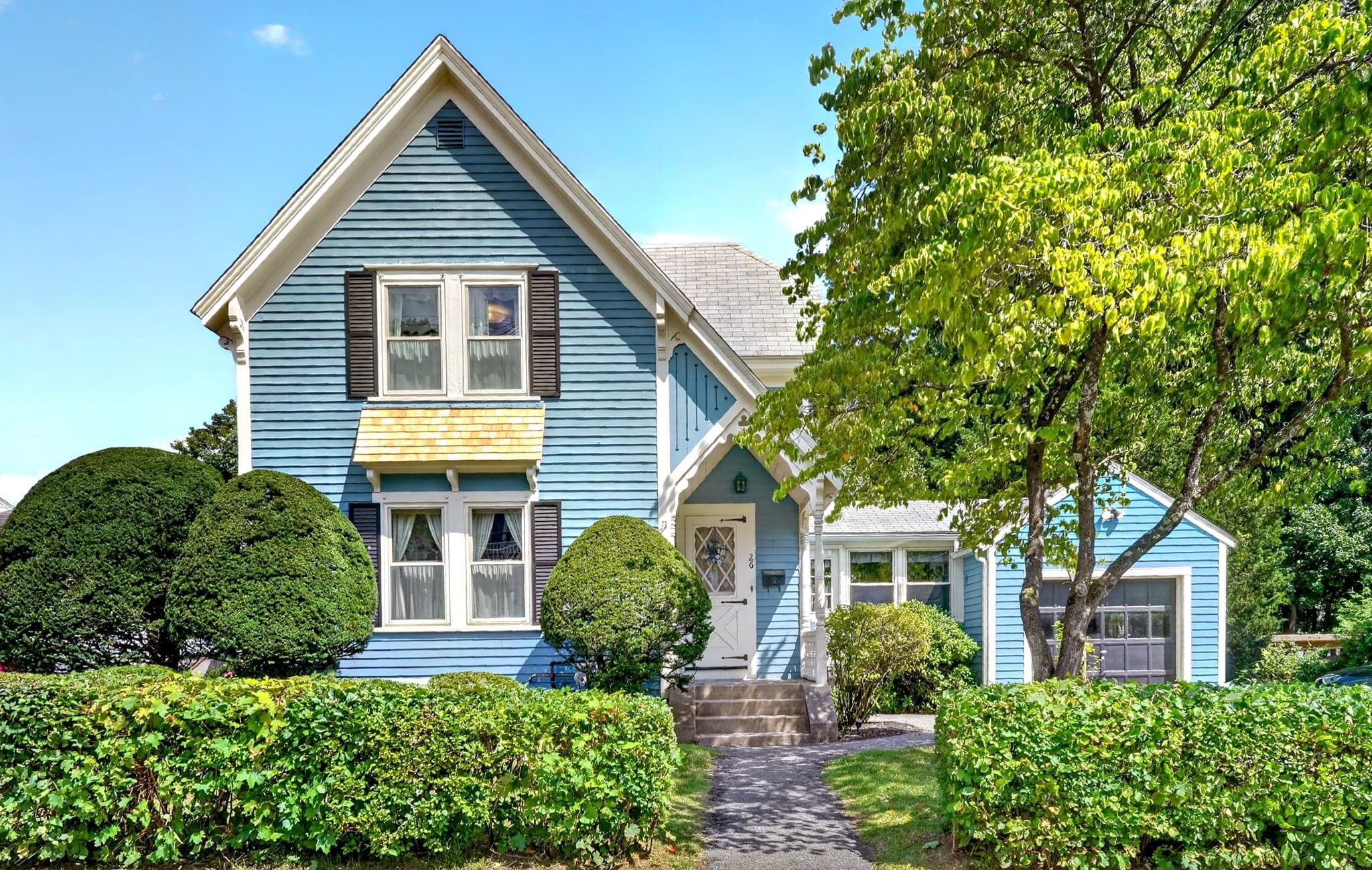 26 Hartford St, Bedford MA 01730