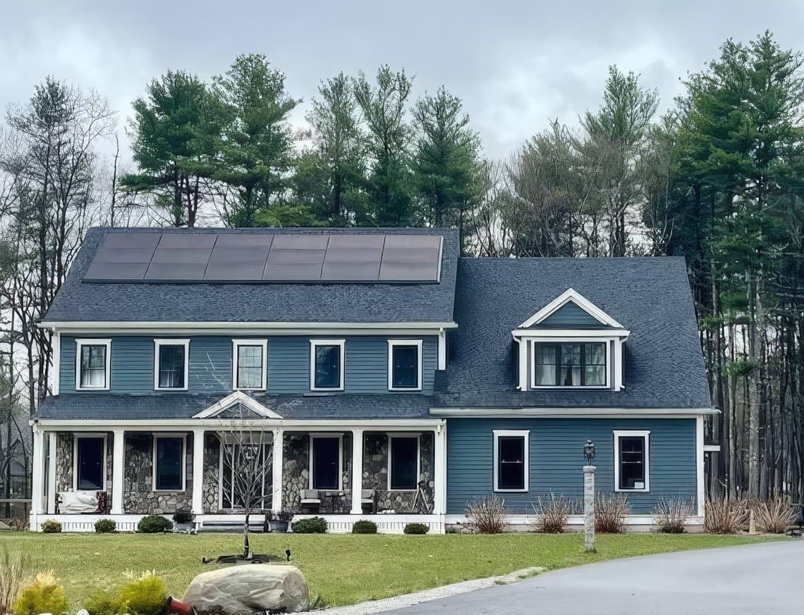 4 Hummingbird Ln, Westford MA 01886
