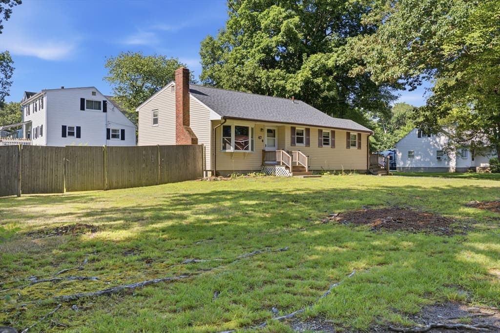 47 W Shore Rd, Holbrook MA 02343