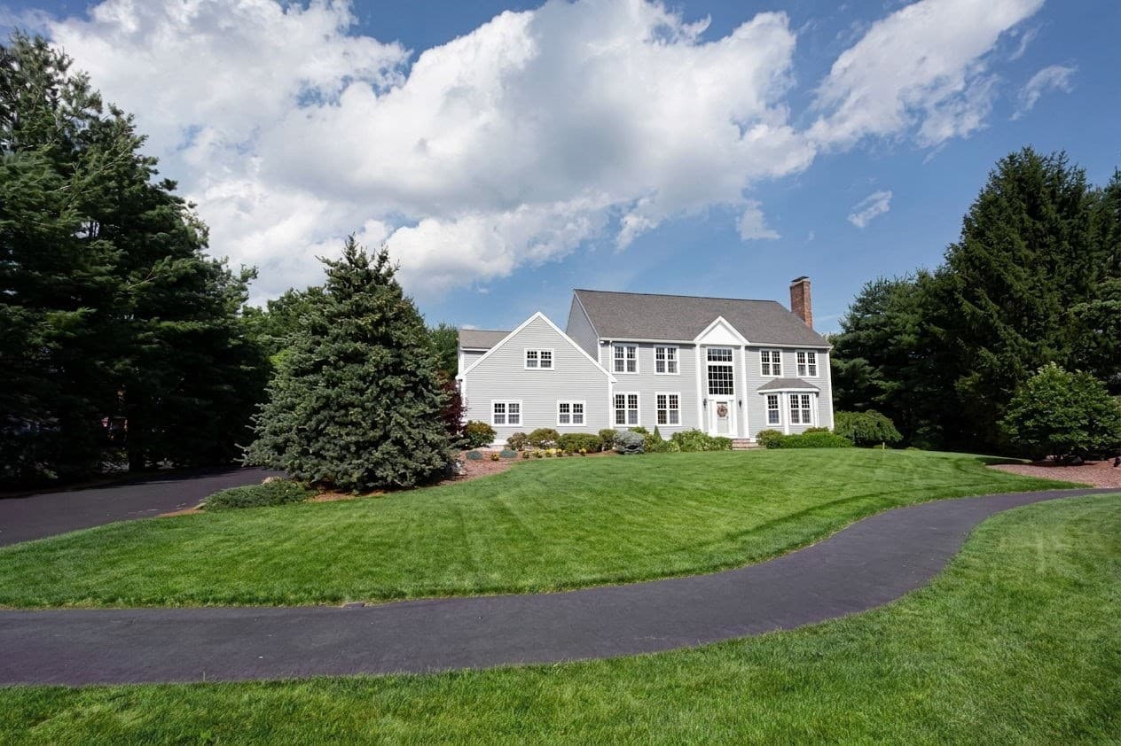 Single Family Residence at 9 Fieldstone Dr, Shrewsbury MA 01545, Shrewsbury, photo 3 of 39