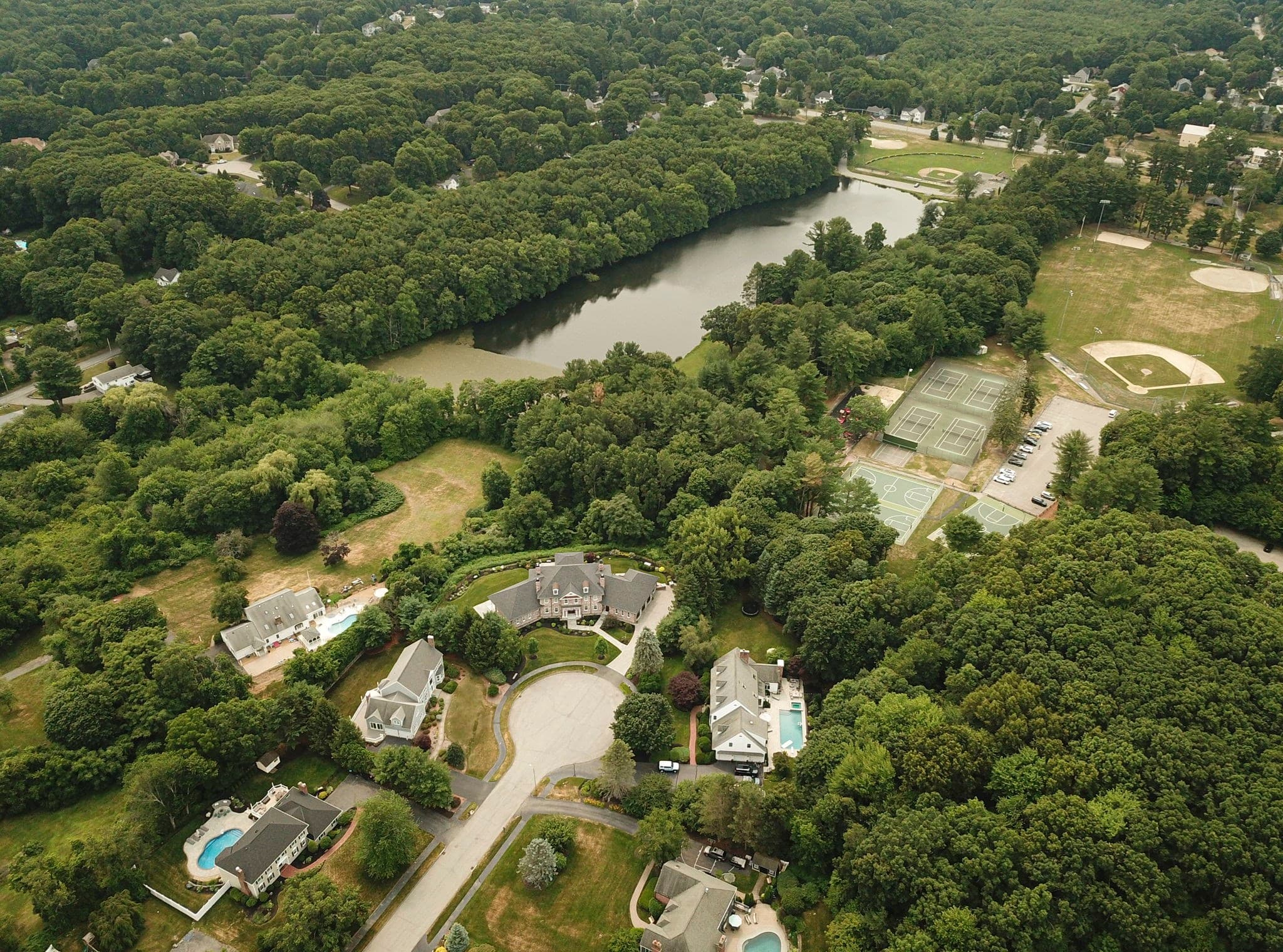 Single Family Residence at 9 Fieldstone Dr, Shrewsbury MA 01545, Shrewsbury, photo 10 of 39