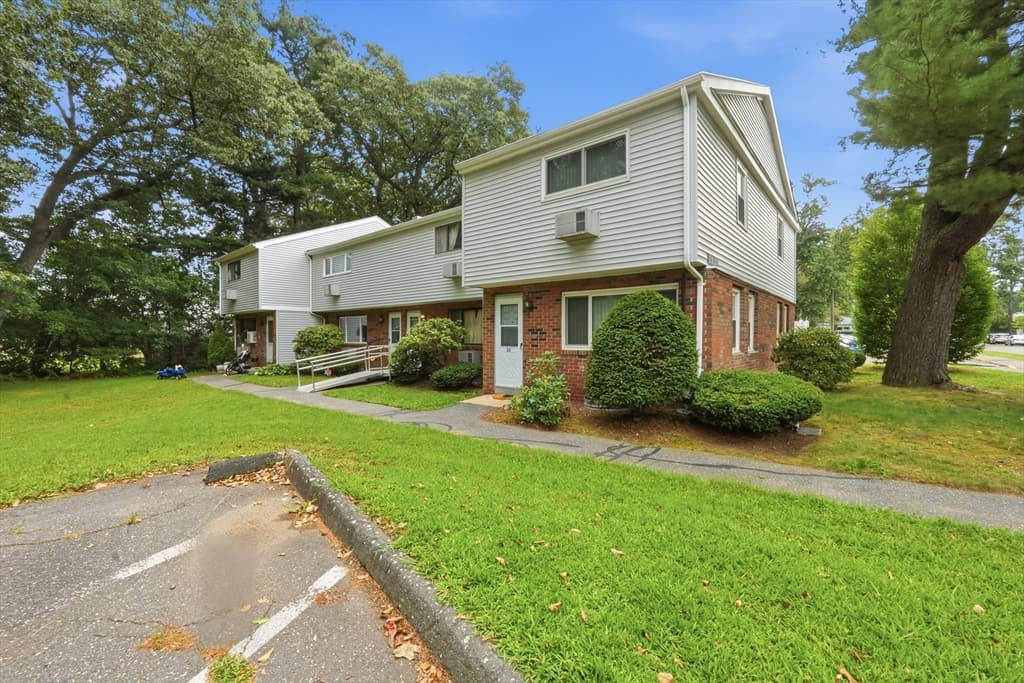 Condominium at 35 Sheri Ln # 35, Agawam MA 01001, Agawam, photo 2 of 18