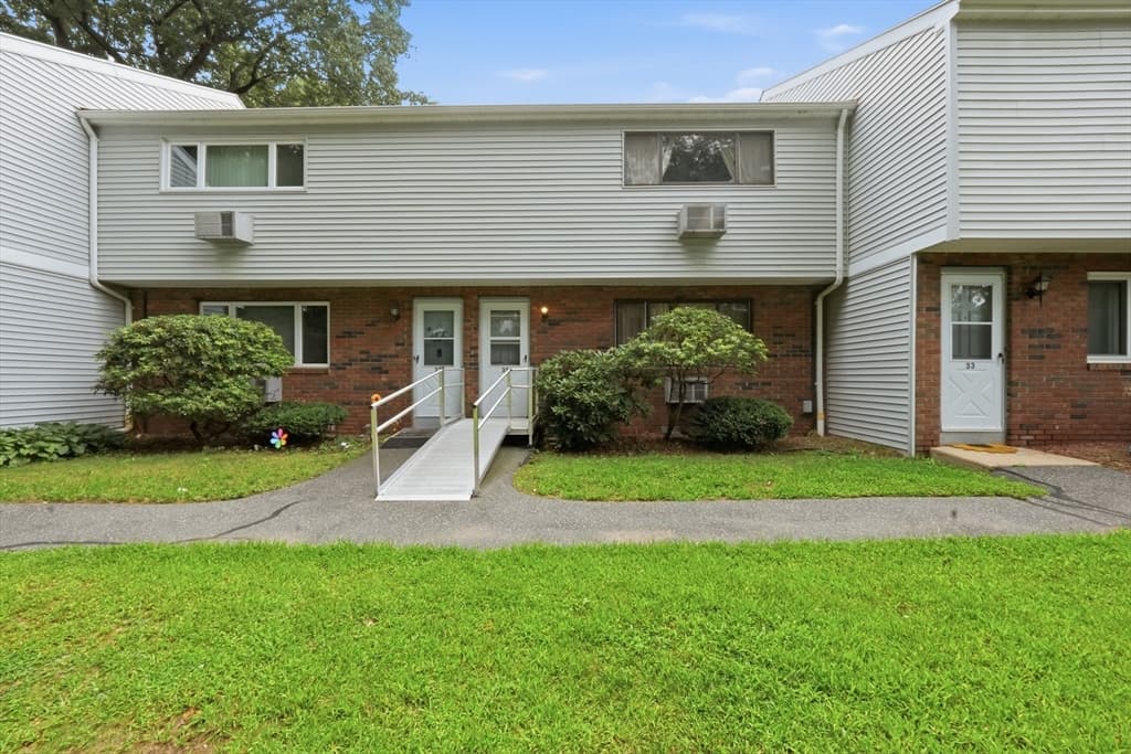 35 Sheri Ln # 35, Agawam MA 01001