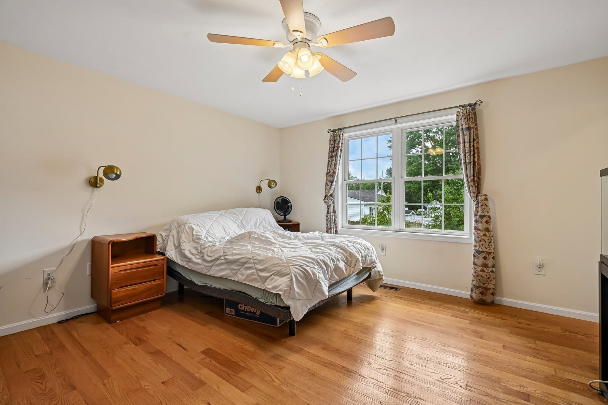 Single Family Residence at 12 Autumn St, Billerica MA 01821, photo 13 of 28
