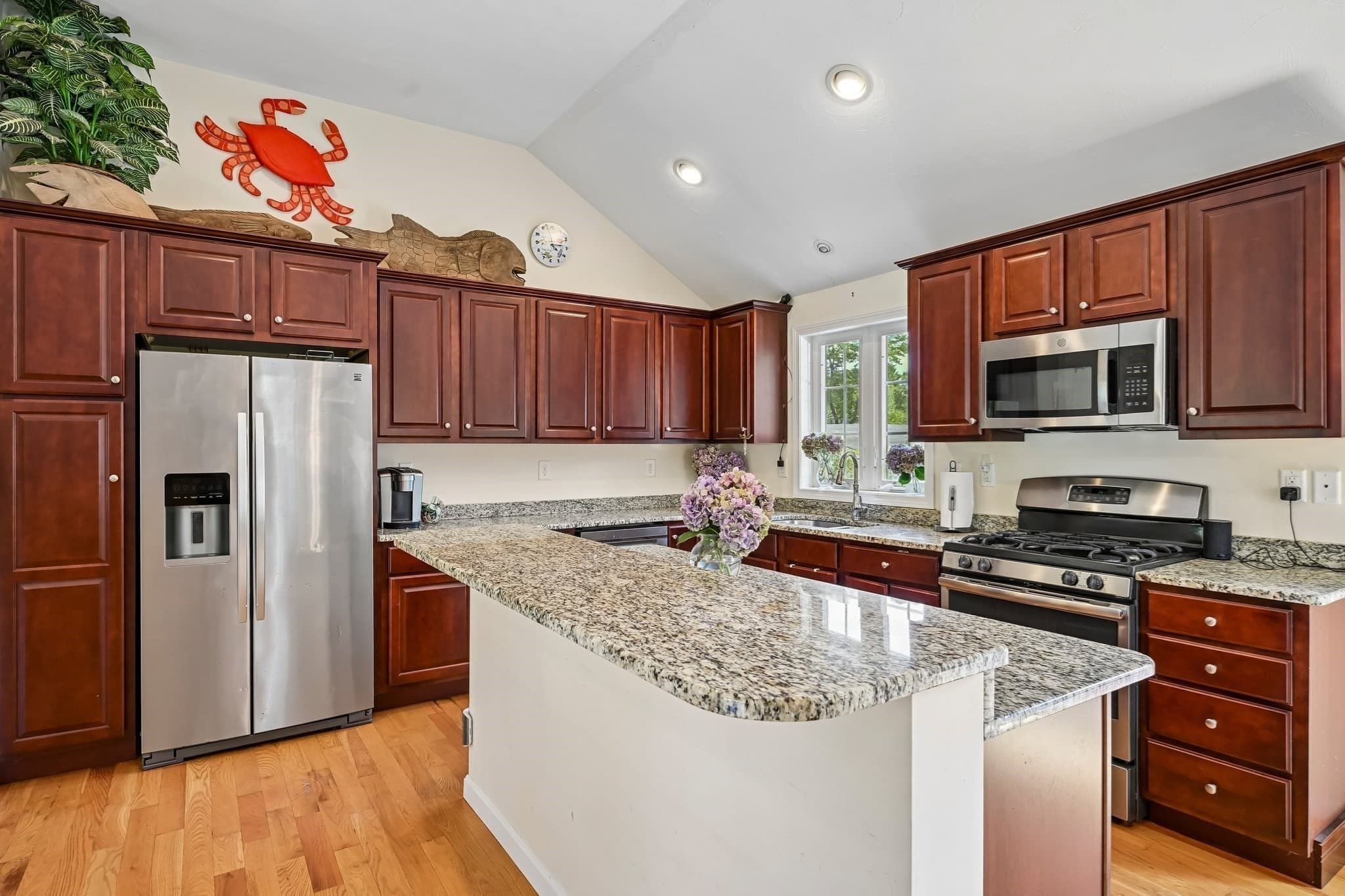 Single Family Residence at 12 Autumn St, Billerica MA 01821, photo 5 of 28