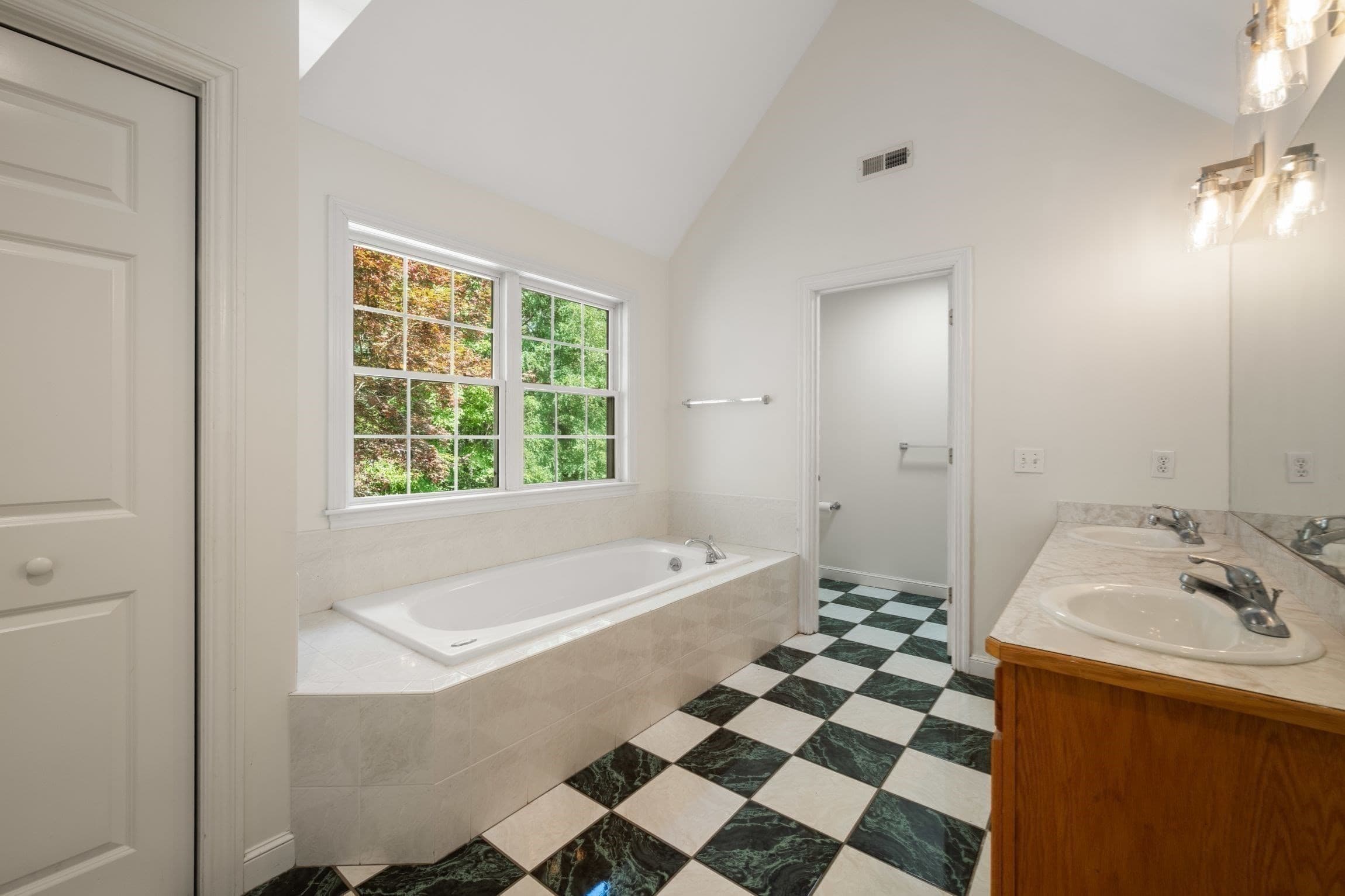 Single Family Residence at 12 Rocky Woods Rd, Hopkinton MA 01748, Hopkinton, photo 24 of 42
