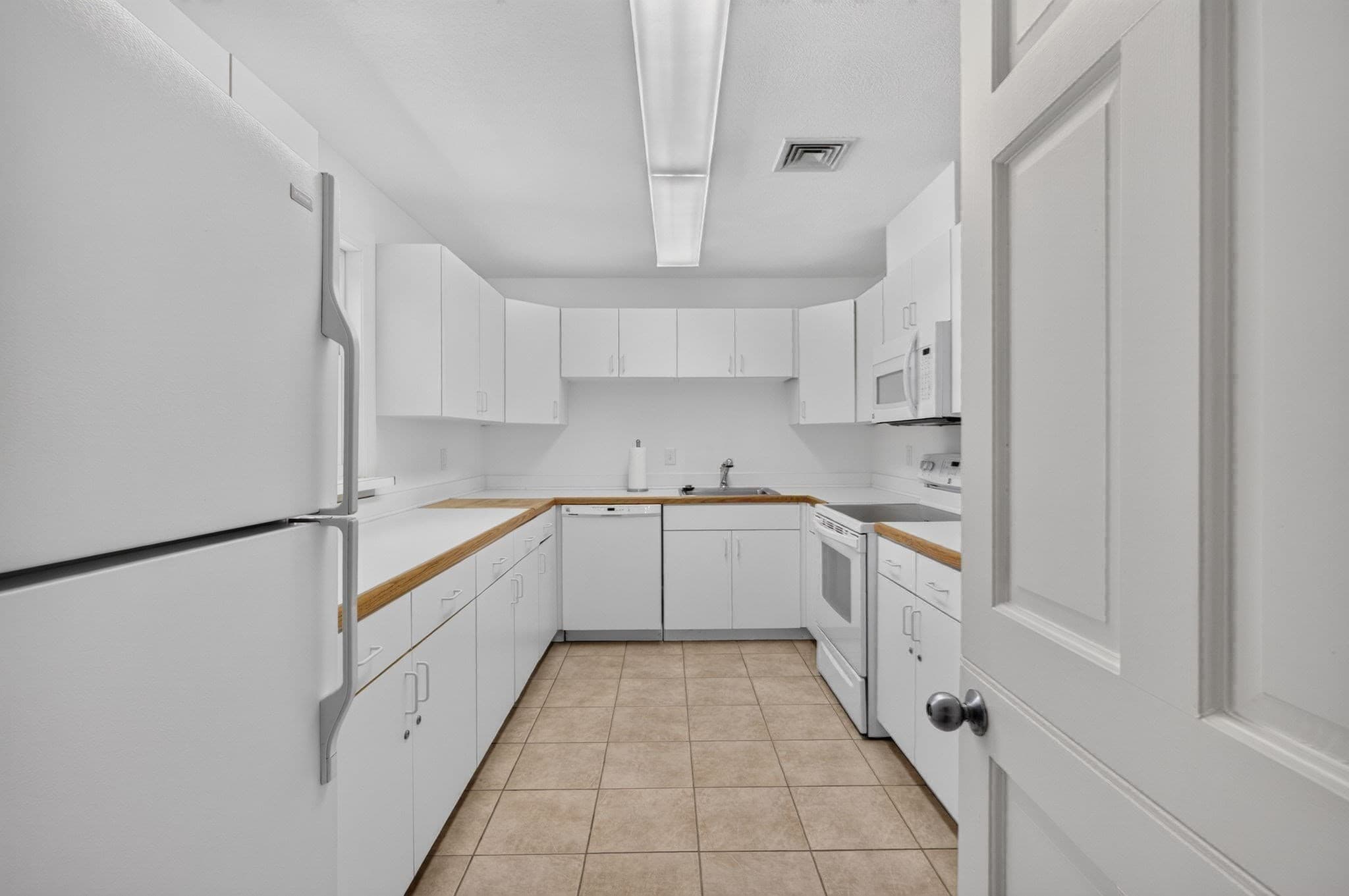 Condominium at 12 Valiant Way # 12, Salem MA 01970, Salem, photo 29 of 34