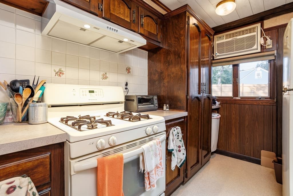 Single Family Residence at 38 Woodland St, Methuen MA 01844, Methuen, photo 16 of 41