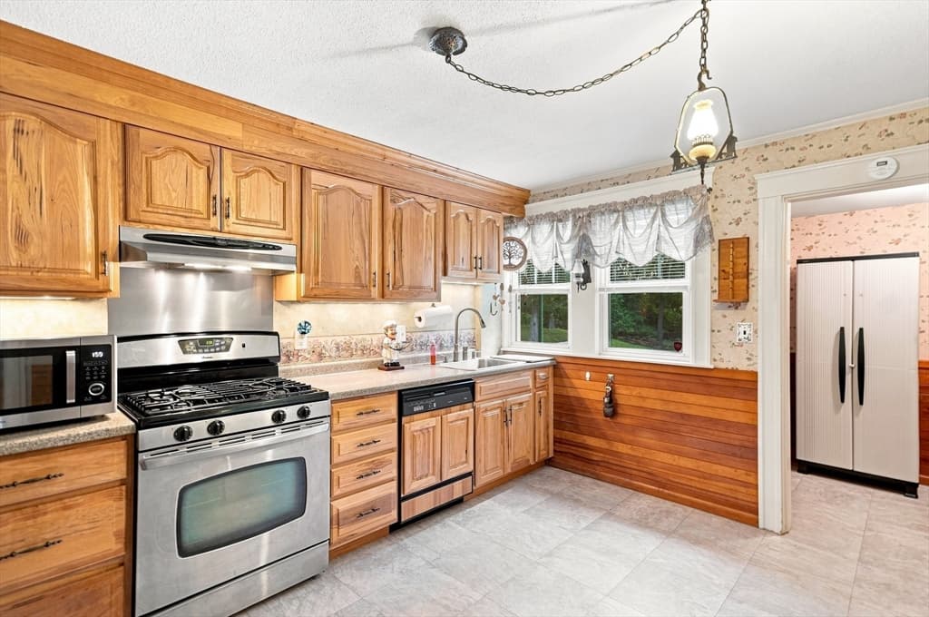 Single Family Residence at 11 Kimball Rd, Methuen MA 01844, Methuen, photo 7 of 37