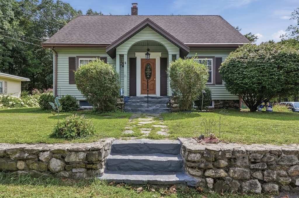 11 Kimball Rd, Methuen MA 01844