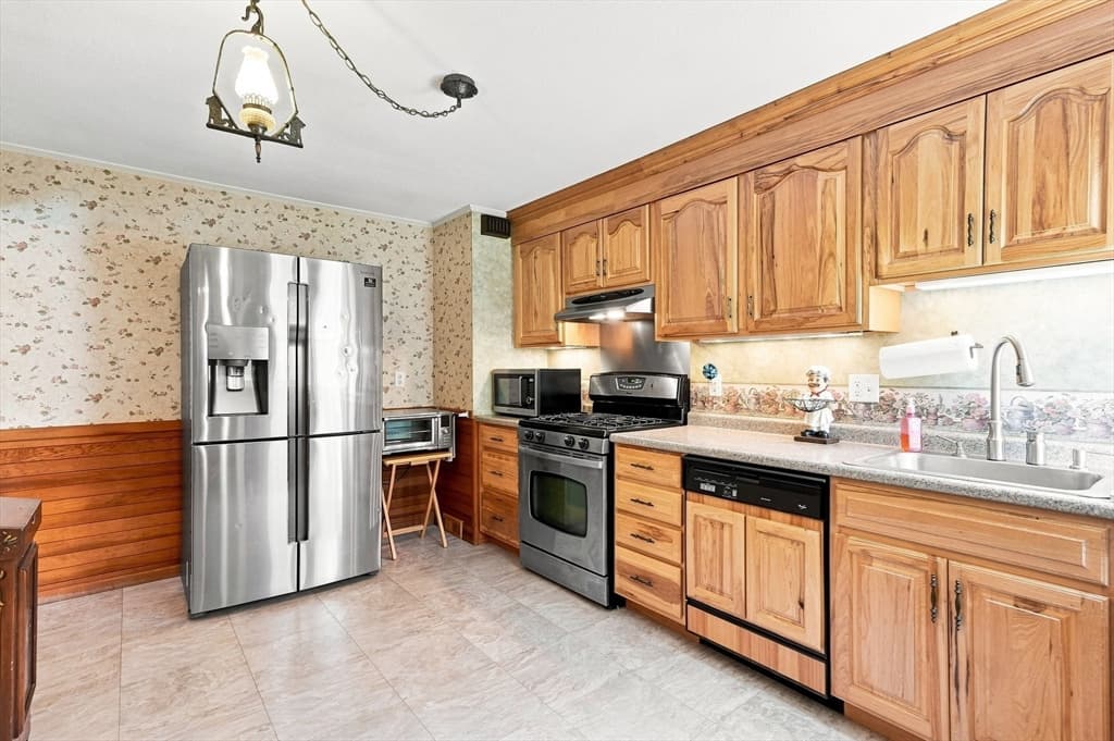 Single Family Residence at 11 Kimball Rd, Methuen MA 01844, Methuen, photo 9 of 37