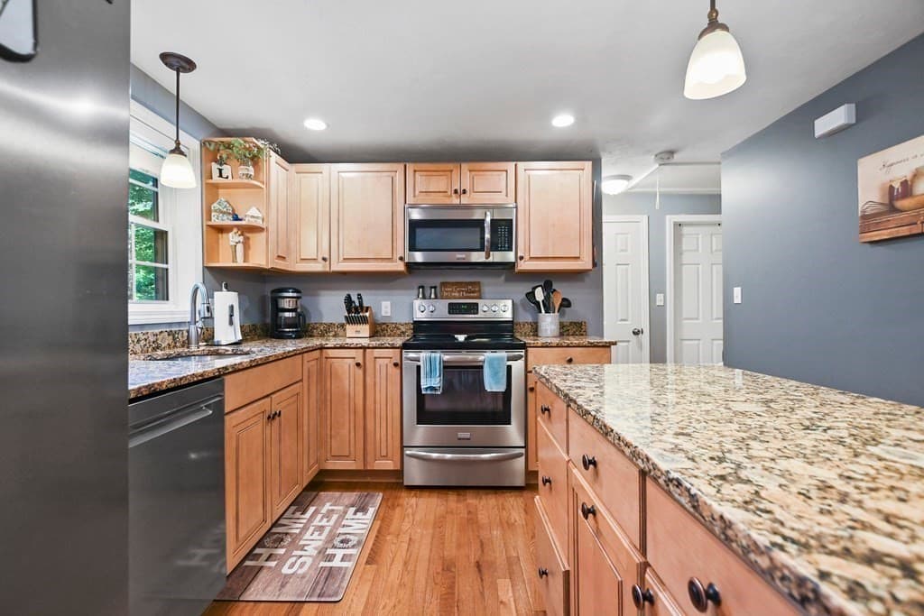 Single Family Residence at 33 Longley Rd, Groton MA 01450, Groton, photo 10 of 25