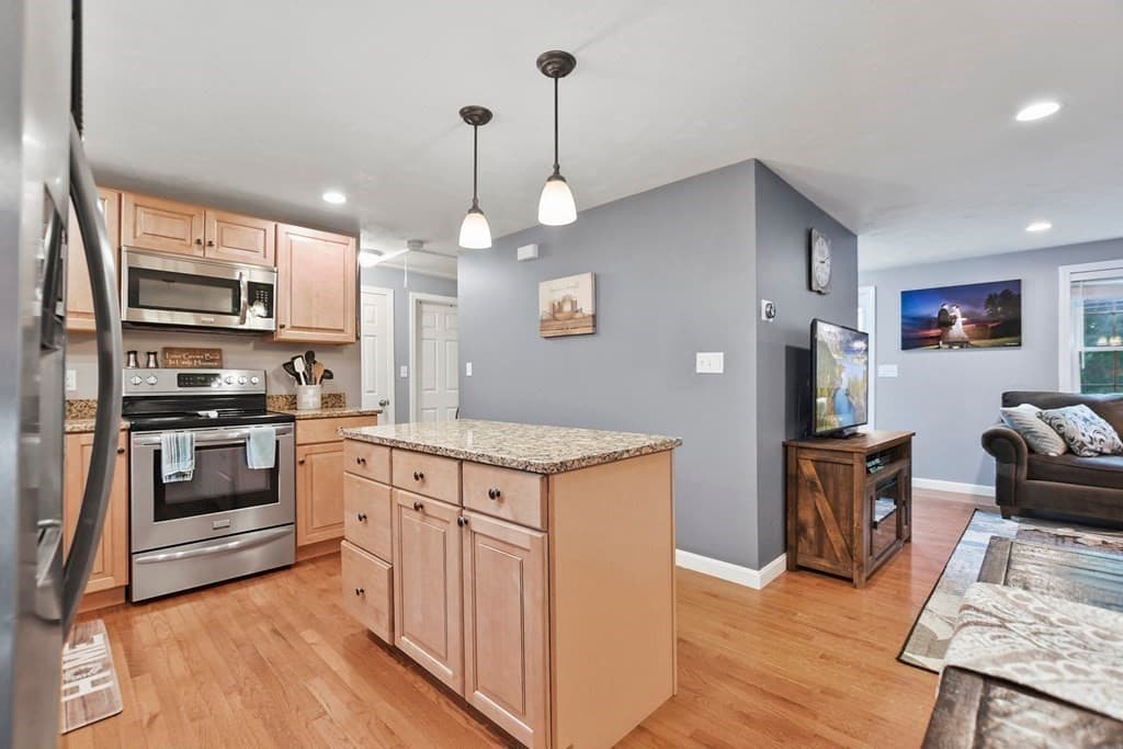 Single Family Residence at 33 Longley Rd, Groton MA 01450, Groton, photo 11 of 25